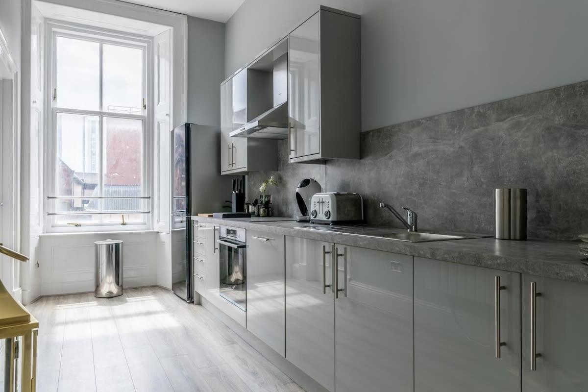 Beautiful 4 Bed Flat In Perfect Central Location 글라스고 외부 사진